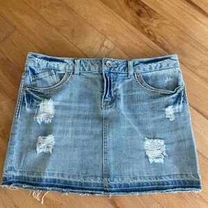 NEVER WORN Jean skirt low rise